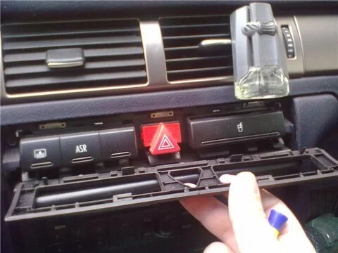 как снять кнопку-реле поворотов/аварийки Ауди А6 С5